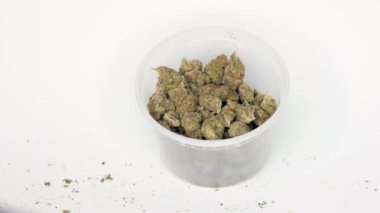 Marihuana ve Kenevir Tomurcukları Beyaz Arkaplanda Hareket Ediyor, Hareket Animasyonunu Durdur Video