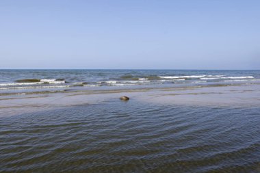 Deniz kıyısının güzel manzarası
