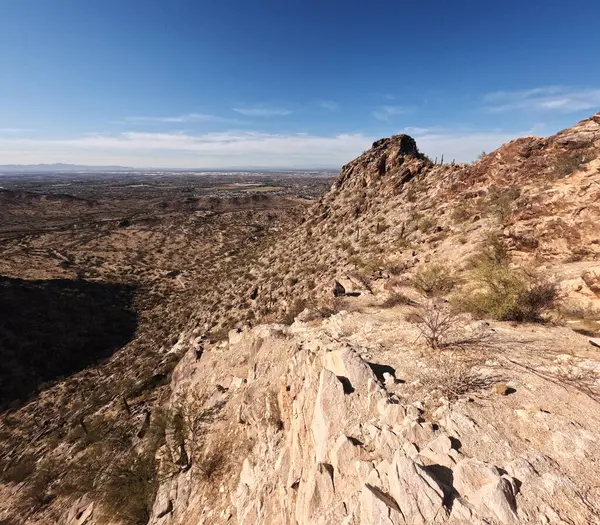 Arizona 'daki dağların manzarası.