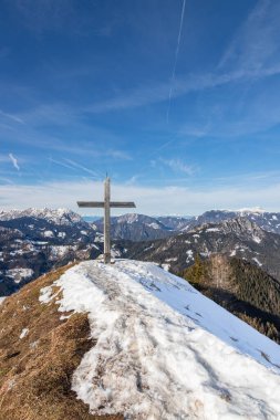 Goli Vrh, Gorenjska, Slovenya 'nın tepesinden bir kış günü