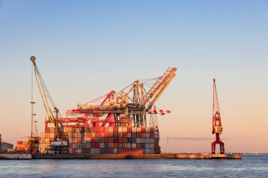 Lizbon Limanı 'nda gün batımı (Porto de Lisboa), Portekiz