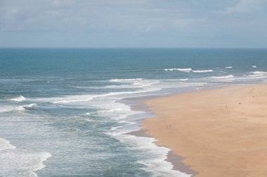 Portekiz, Nazare 'den Kuzey Sahili Sörfçüleri (Praia do Norte)