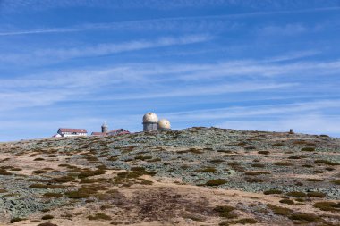 Güneşli bir günde Serra da Estrela 'da yürüyüş, Portekiz