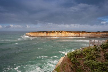 Okyanus manzarası Büyük Okyanus Yolu 'nun Kemer Gözcüsü, Victoria, Avustralya