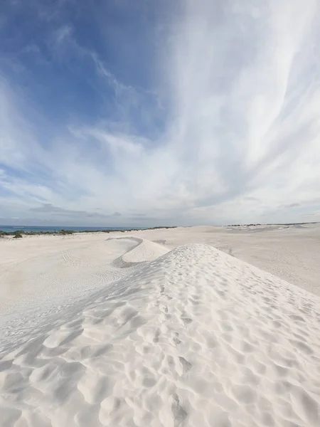 澳大利亚西部兰斯洛林Nilgen自然保护区的白色沙丘 — 图库照片