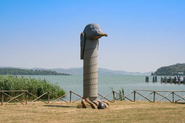 Campo del Sole 'daki Trasimeno Gölü' nün sakin suları Perugia, İtalya 'da bulundu.