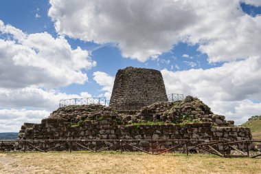 İtalya 'nın Sardinya kentindeki Nuraghe Santu Antine' nin tarihi yeri
