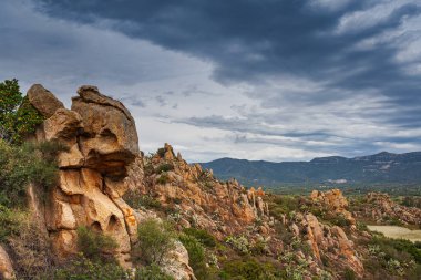 İtalya, Sardunya 'nın güzel taşlı manzarası