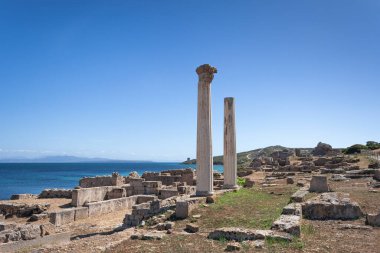 İtalya 'nın Sardunya' nın batı kıyısında yer alan antik Tharros şehri.