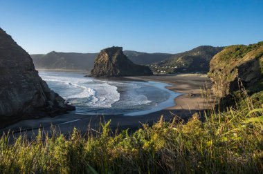 Gün batımı Piha Plajı 'nda