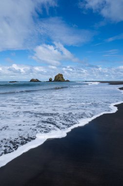 Crushing waves at Aucklands West Coast Whatipu Beach, New Zealand clipart