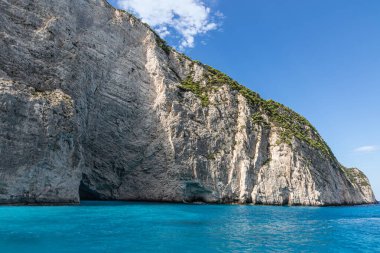 Yunanistan 'ın Zakynthos adasındaki Mavi Mağaralara tekne turu