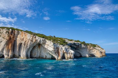 Yunanistan 'ın Zakynthos adasındaki Mavi Mağaralara yaz tekne turu