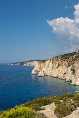 Yunanistan 'ın Zakynthos adasında bulunan Plakaki Sahili' ne yürüyüş yolunun başlangıç noktası