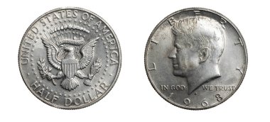 Beyaz arkaplanda yarım dolar izole edilmiş.