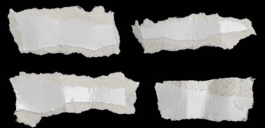 Siyah izole bir arkaplan üzerine beyaz bir kağıt parçası