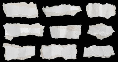 Siyah izole bir arkaplan üzerine beyaz bir kağıt parçası