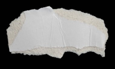 Siyah izole bir arkaplan üzerine beyaz bir kağıt parçası