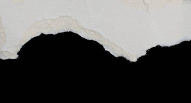 Siyah izole bir arkaplan üzerine beyaz bir kağıt parçası