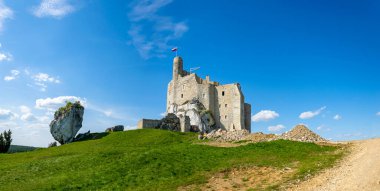 Mirow 'daki kalenin eski kalıntıları.