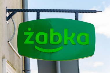 Polska, Olsztyn 10.05. 2023 - Olsztyn 'deki zabka dükkanının logosu