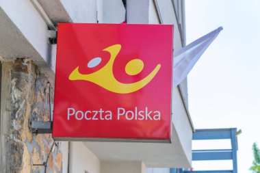 Polonya, Olsztyn 10.05. 2023 - Olsztyn 'deki Polonya Postanesinin logosu