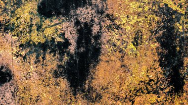 Turuncu ve siyah boyayla boyanmış eski duvar