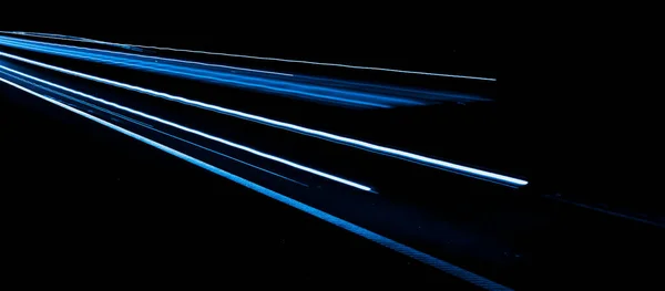 Blauwe Lijnen Van Auto Lichten Zwarte Achtergrond — Stockfoto