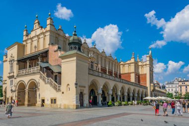 Krakow, Polonya - 08 / 08 / 2020 - Krakow pazarındaki kumaş salonları
