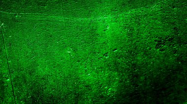 İlginç desenli yeşil boyayla boyanmış bir duvar.