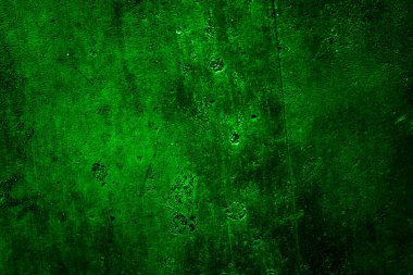 İlginç desenli yeşil boyayla boyanmış bir duvar.