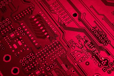 Altın kaplamalı kırmızı baskılı devre kartı
