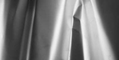 Üzerinde görünür detaylar olan gümüş metal levha. doku veya arkaplan