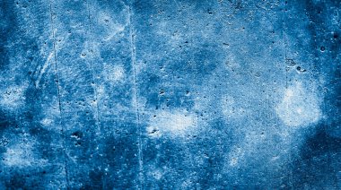 İlginç bir deseni olan mavi boyayla boyanmış duvar.