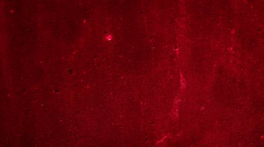 İlginç bir deseni olan kırmızı boyayla boyanmış duvar.