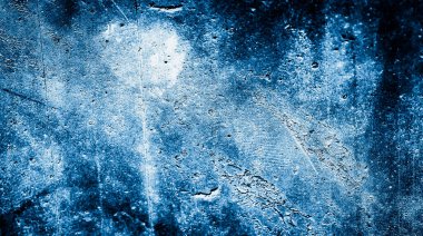 İlginç bir deseni olan mavi boyayla boyanmış duvar.