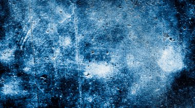 İlginç bir deseni olan mavi boyayla boyanmış duvar.