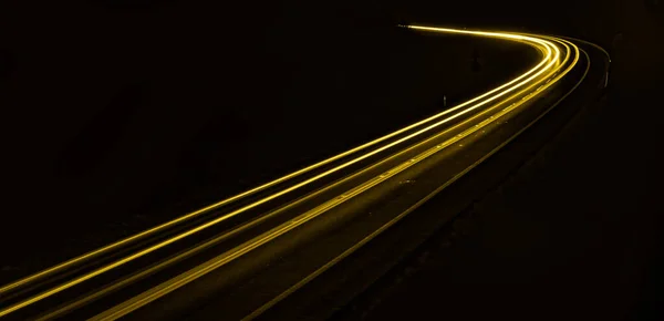 Gelbe Autoscheinwerfer Der Nacht Langzeitbelichtung — Stockfoto
