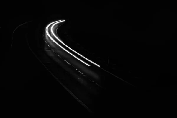 Білі Лінії Автомобільних Вогнів Чорному Фоні — стокове фото