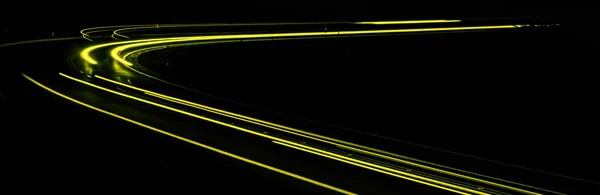 Geceleri Sarı Araba Işıkları Uzun Pozlama — Stok fotoğraf