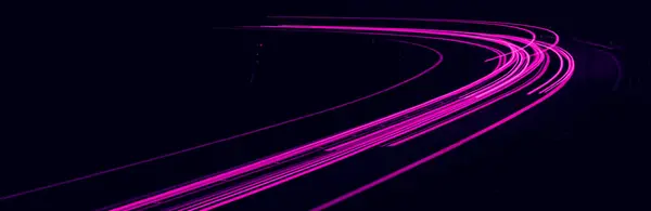 Fioletowe Światła Samochodu Nocy Długotrwałe Narażenie — Zdjęcie stockowe