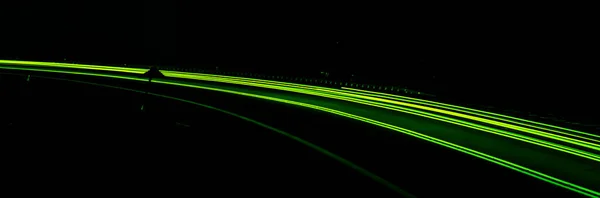 夜晚的绿色车灯 长期接触 — 图库照片