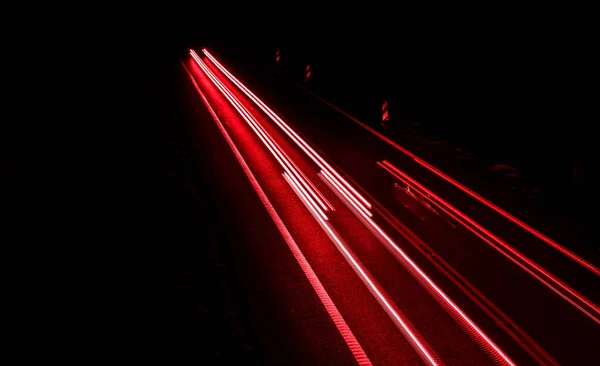 Światła Samochodów Jadących Nocą Długotrwałe Narażenie — Zdjęcie stockowe