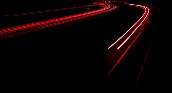 Geceleri Araba Işıkları Yanar Uzun Pozlama — Stok fotoğraf