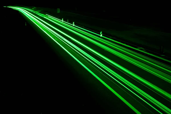 Geceleri Yeşil Araba Işıkları Uzun Pozlama — Stok fotoğraf