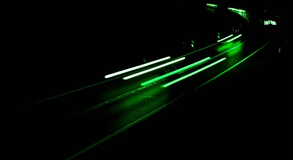 Luces Verdes Del Coche Por Noche Larga Exposición — Foto de Stock