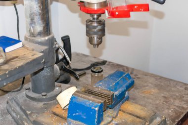 bank matkabı ve mavi mengene