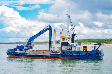 Limanın girişini taramak için kazıcılı gemi
