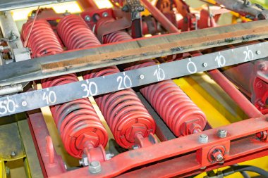 Trendeki sarı pantograf.