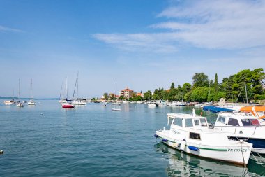 Zadar, Hırvatistan - 18.09. 2023 - Hırvatistan 'ın Zadar kıyı kentinde liman